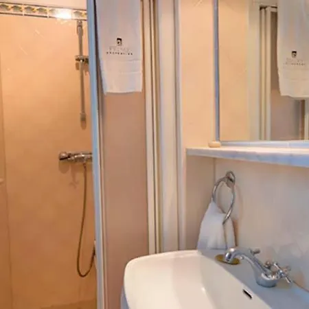 Vila Vale Do Garrao Sleeps 8 With Pool Air Con And Wifi
