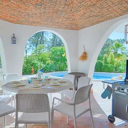 Vale Do Garrao Sleeps 8 With Pool Air Con And Wifi